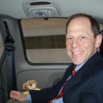 2006 Dr Fred Kaplan i baksätet på Stiffmans bil